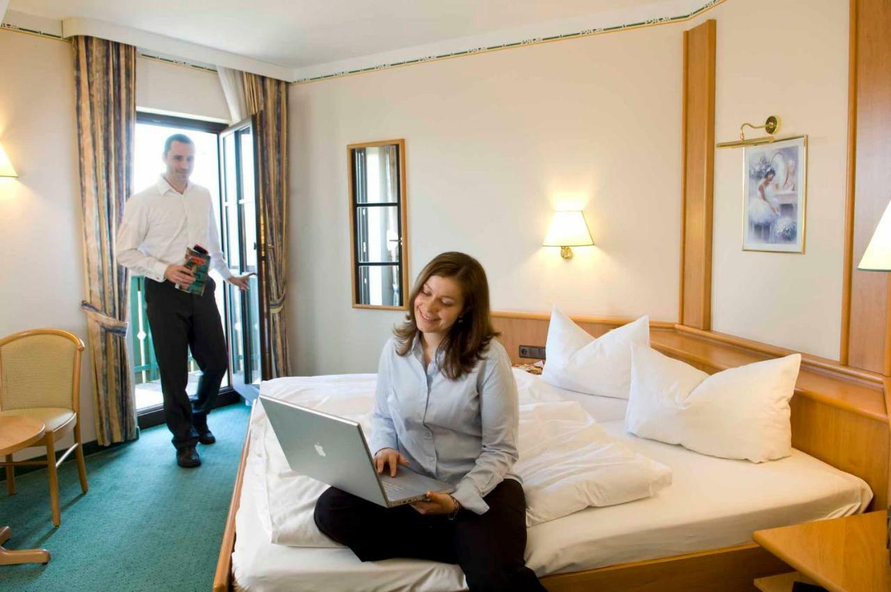 Goldener Hirsch Hotel Burgthann Екстериор снимка