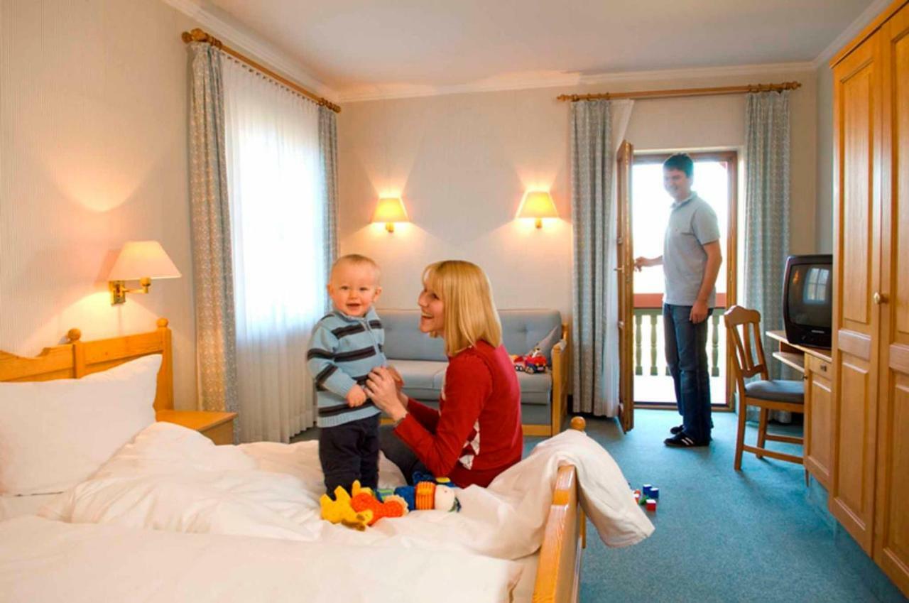 Goldener Hirsch Hotel Burgthann Екстериор снимка